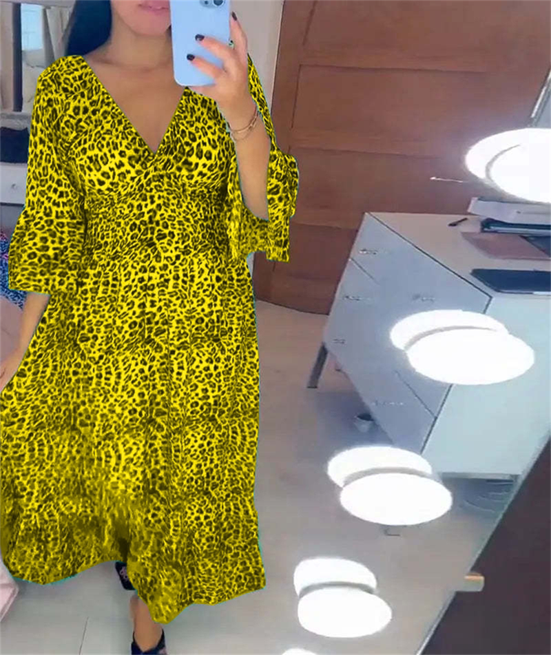 Klänning med leopardmönster