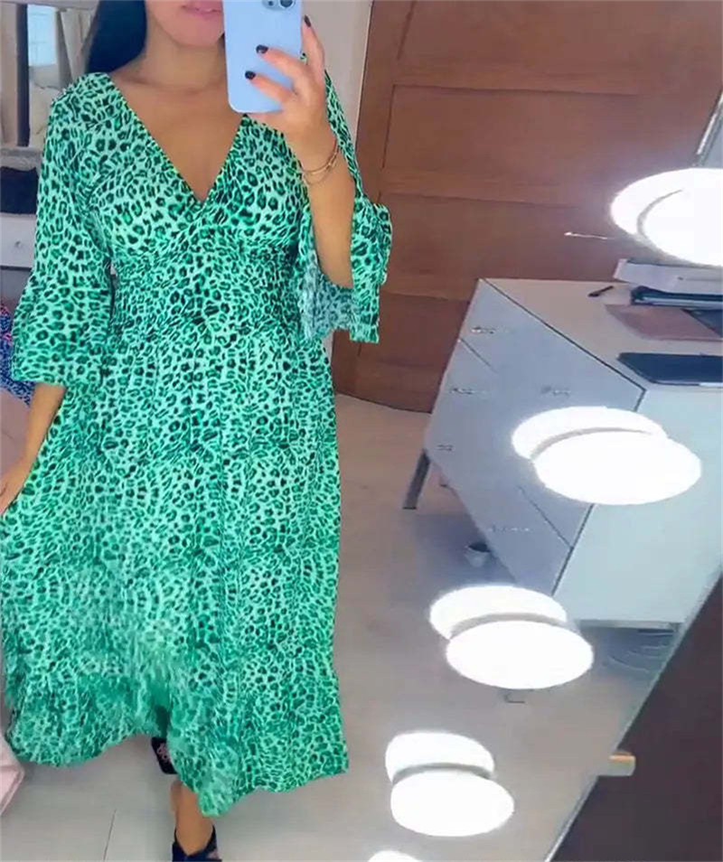 Klänning med leopardmönster