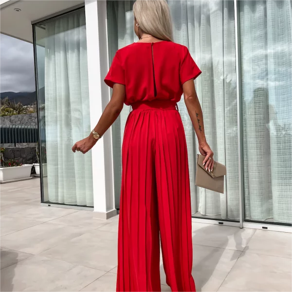 Enfärgad jumpsuit med hög midja och veckade ben