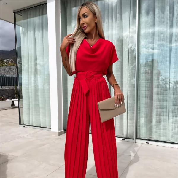 Enfärgad jumpsuit med hög midja och veckade ben