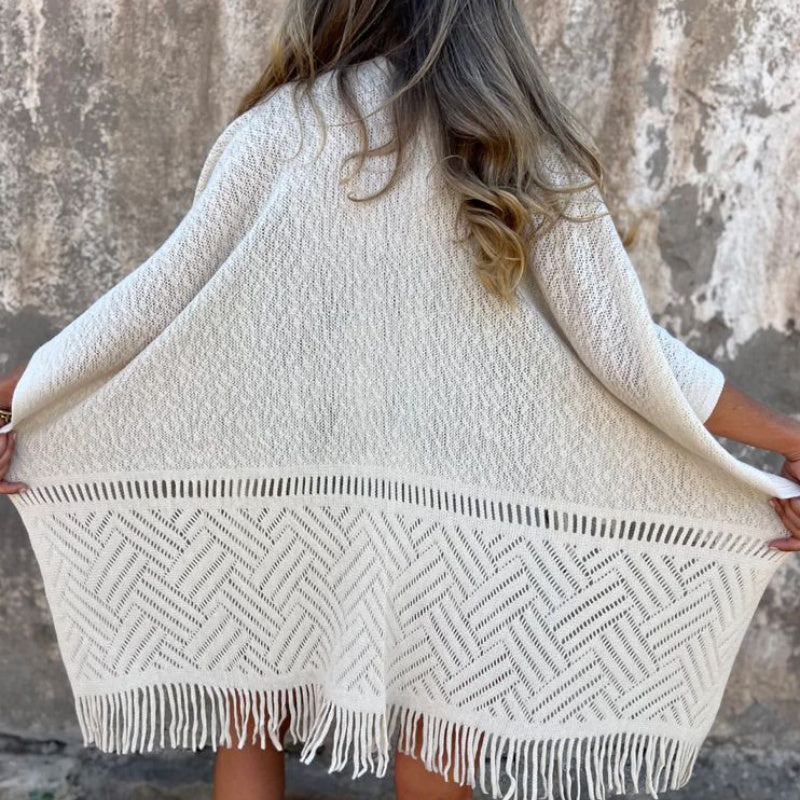Elegant enfärgad mjuk scarf med utskärningar och tofsar