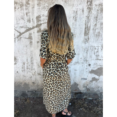 Maxiklänning med V-ringning och leopardmönster