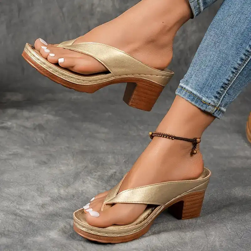 Sommarflipflops för kvinnor med klumpig klack