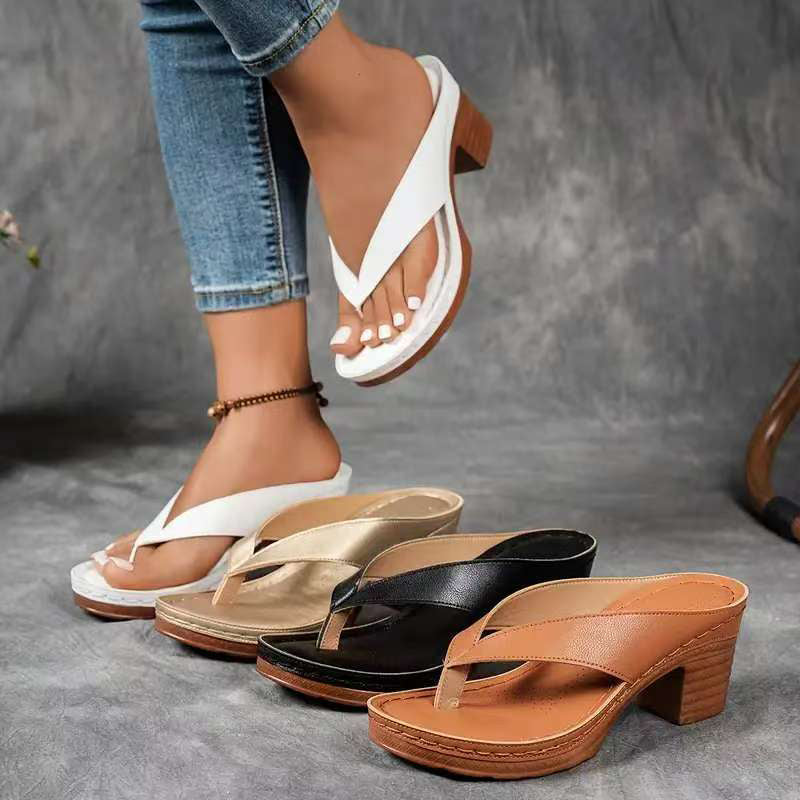 Sommarflipflops för kvinnor med klumpig klack