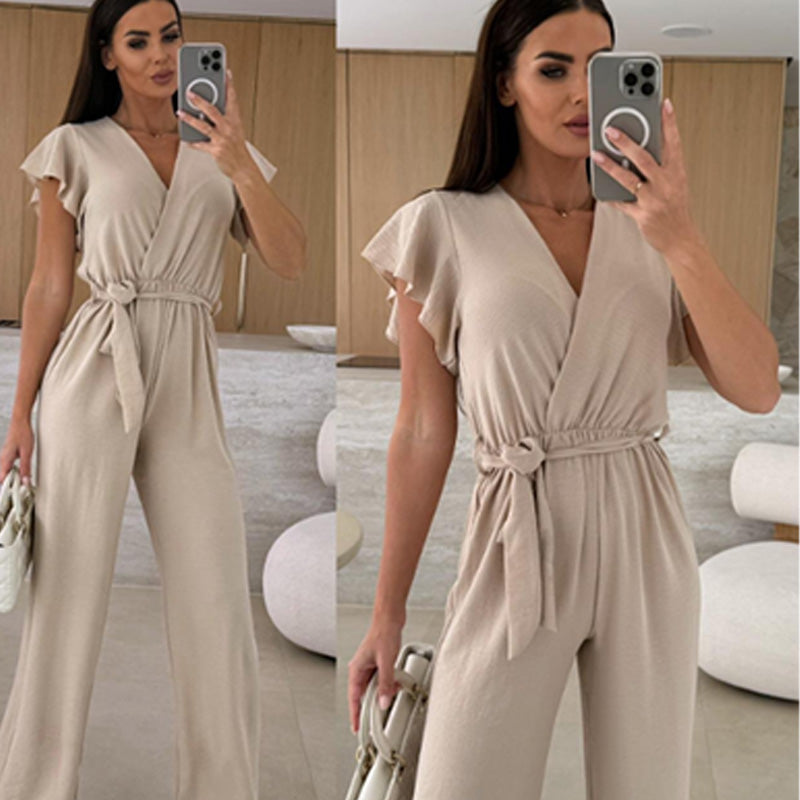 Enfärgad jumpsuit för kvinnor med V-ringning, volangärmar och vida ben