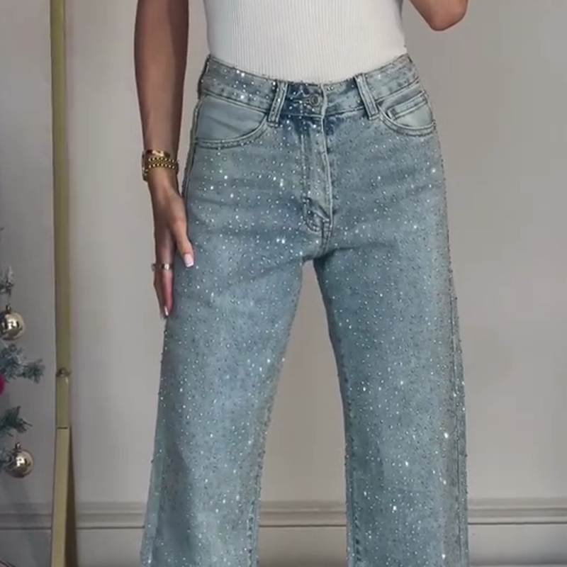đ„Jeans med strassdetaljer och raka ben