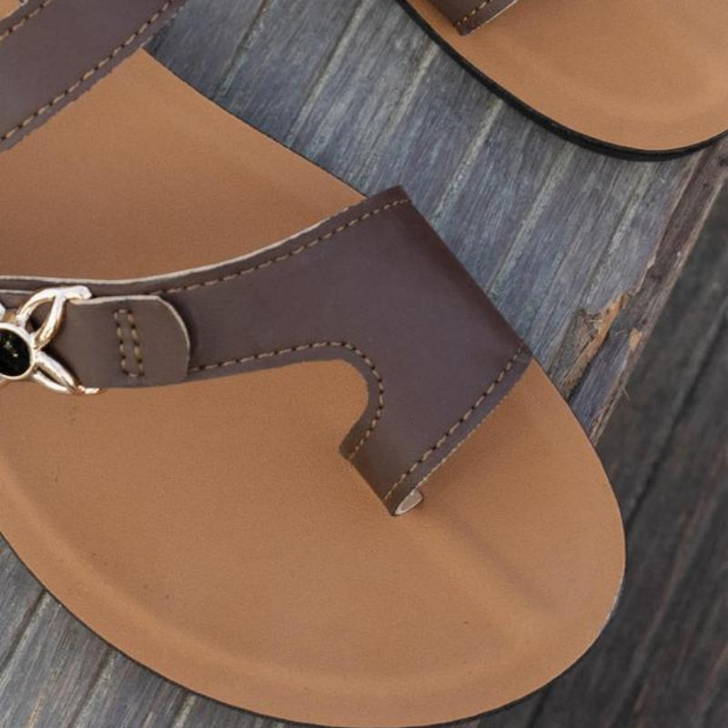 Avslappnade halkfria platta sandaler för kvinnor