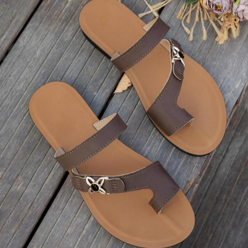 Avslappnade halkfria platta sandaler för kvinnor