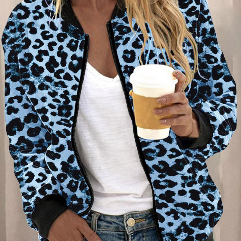 Damjacka med leopardmönster och dragkedja