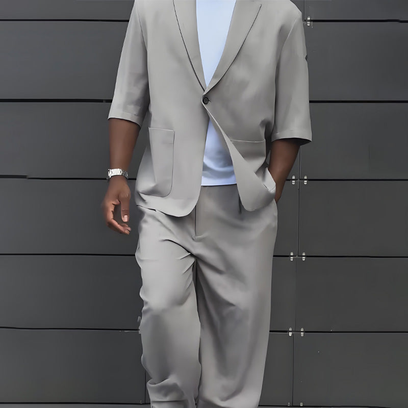 Modernt minimalistiskt set med kortärmad blazer och byxor