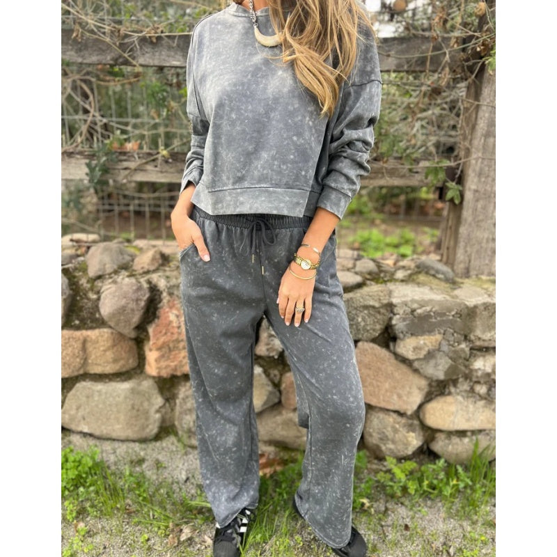 đ„Rea under begrĂ€nsad tidđ„Set med vintage-tröja och byxor, tvĂ€ttad