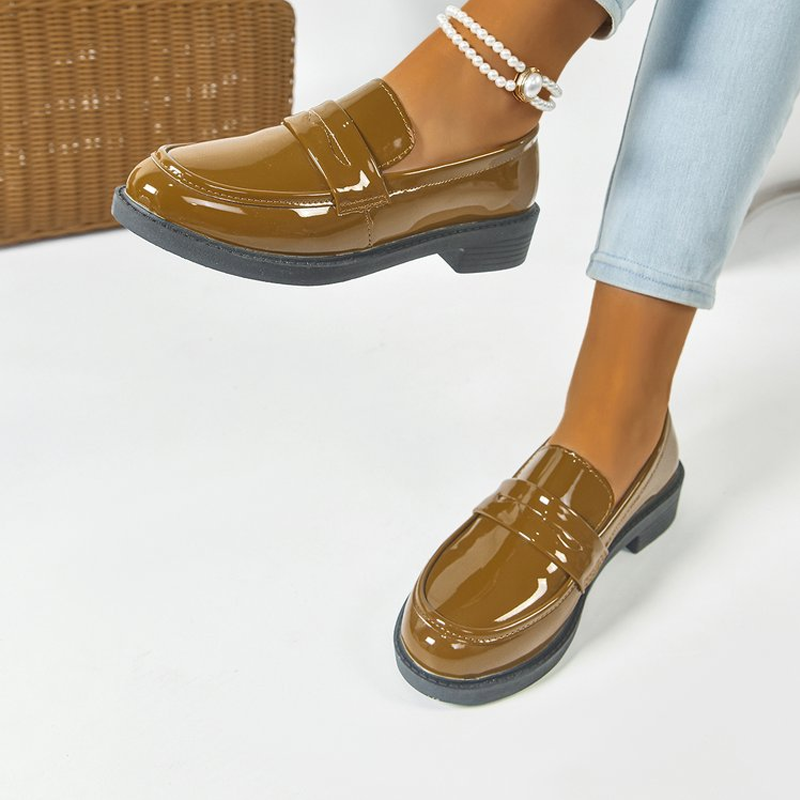 Klassiska slip-on-loafers för damer