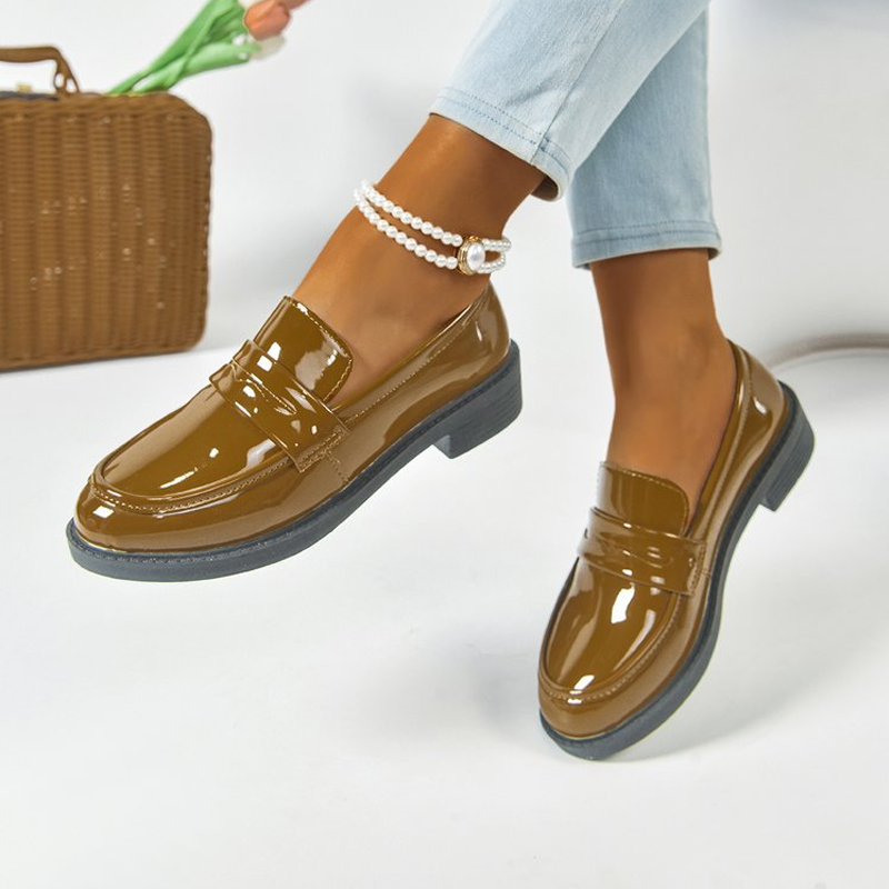 Klassiska slip-on-loafers för damer