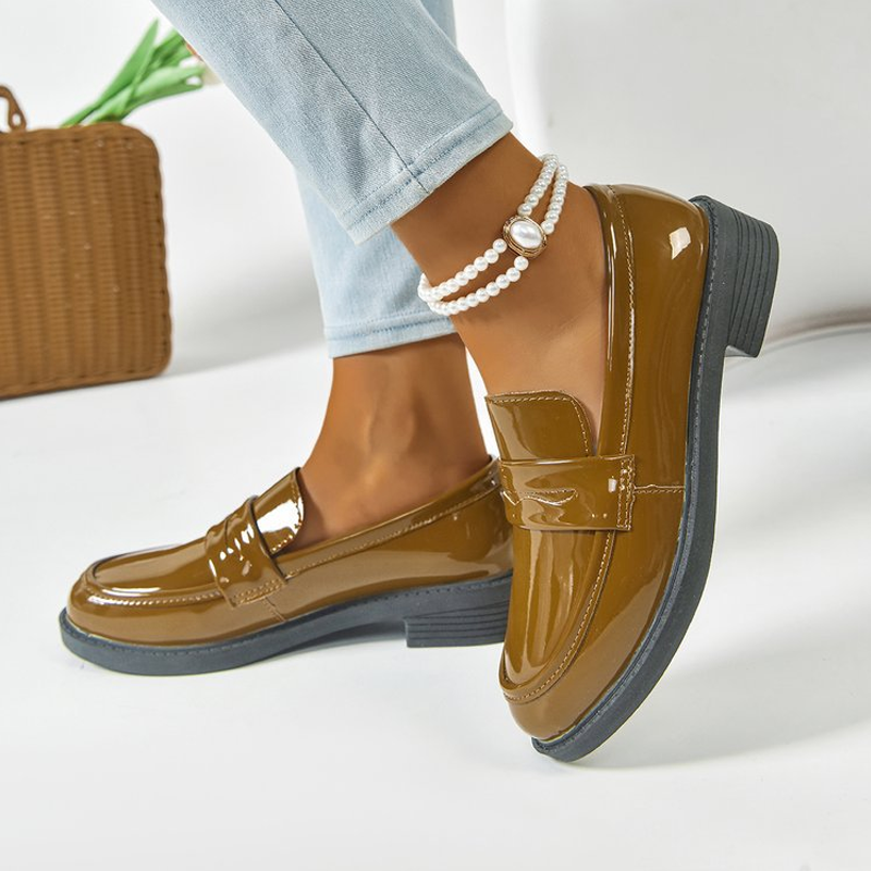 Klassiska slip-on-loafers för damer