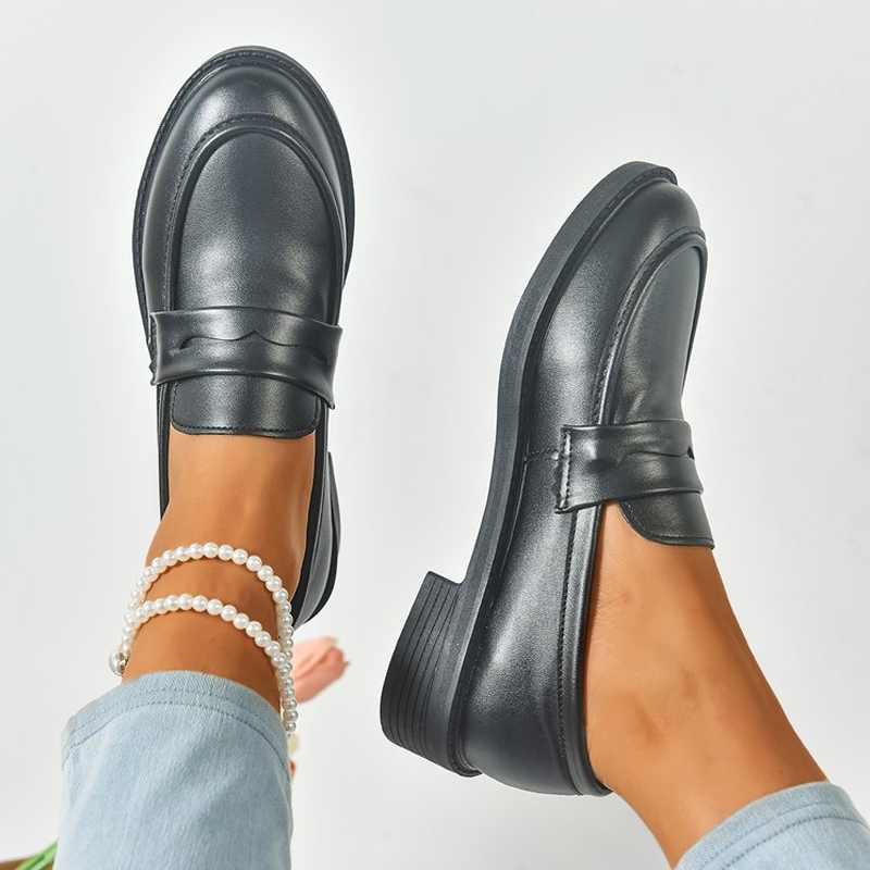 Klassiska slip-on-loafers för damer