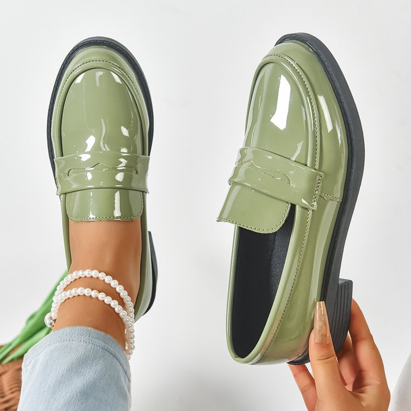 Klassiska slip-on-loafers för damer