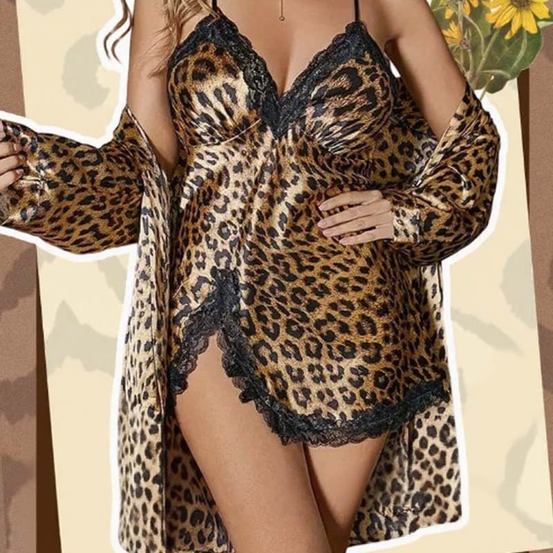 đ„Sexigt set med leopardmönstrad morgonrock och nattlinneđ