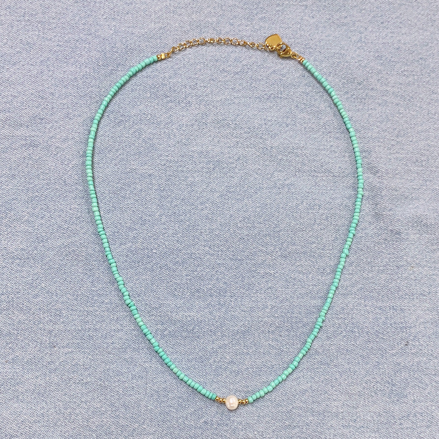 đ2024 nyĂ„rsreađ halsband med sötvattenspĂ€rlor (4 fĂ€rgalternativ)