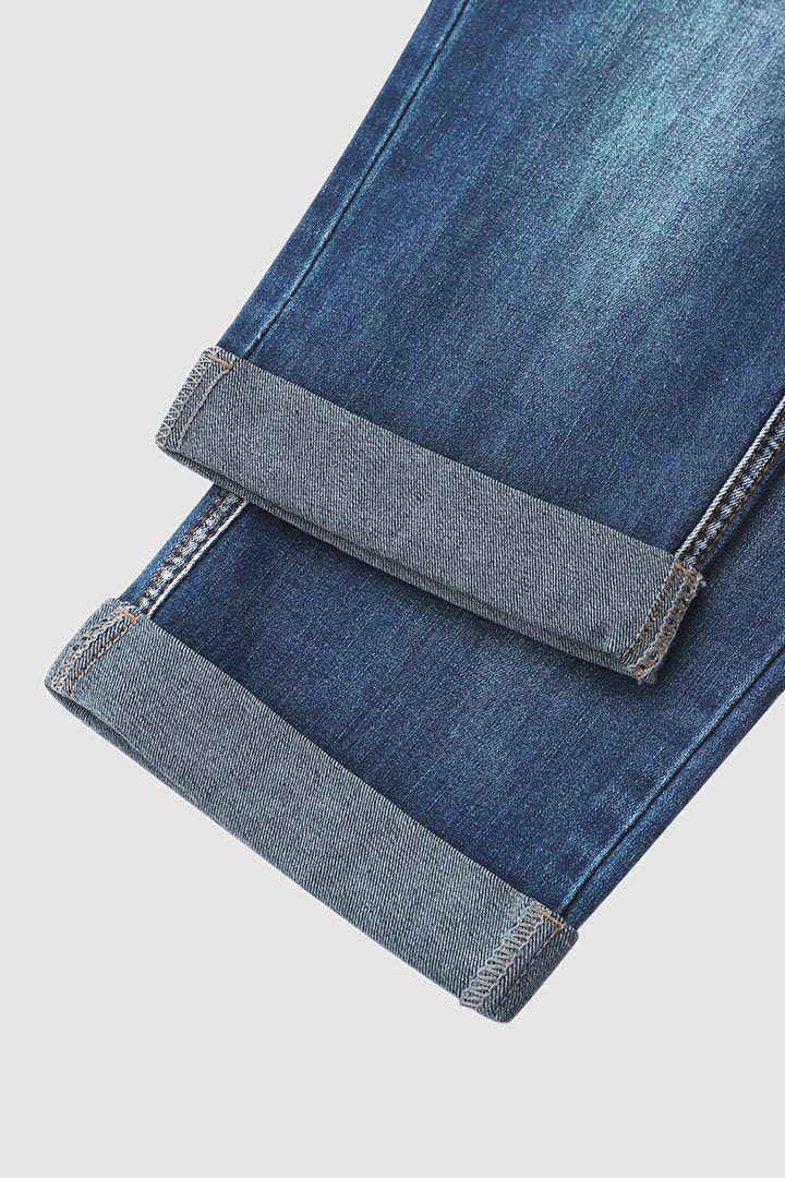 Slitna capris-jeans med upprullad fåll