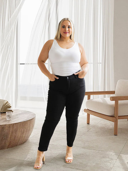 Jeans som lyfter rumpan och formar magen