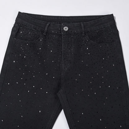 Smalpassade svarta jeans med strassdekorationer