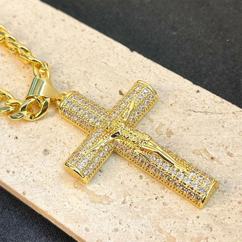 📢📢50 % RABATT!!✝️Halsband med Jesuskrucifixhänge