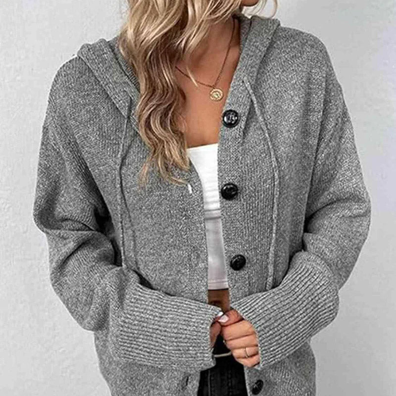 🧥 50% RABATT NU! 🍂 Huvtröja med dragsko i stickat material för damer – Mjuk Stickad & Klassiska Knappar – Perfekt för Höst & Vinter – Avslappnad Elegans 🌿