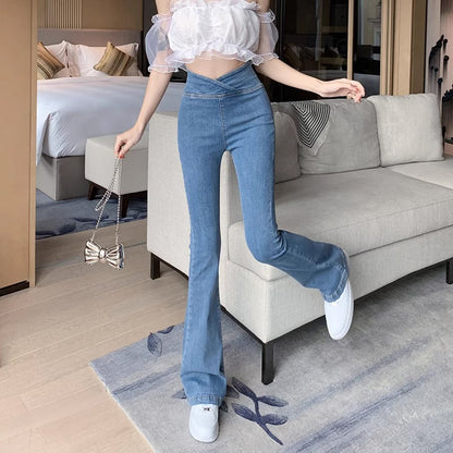 Högmidjade elastiska mikroutsvängda jeans