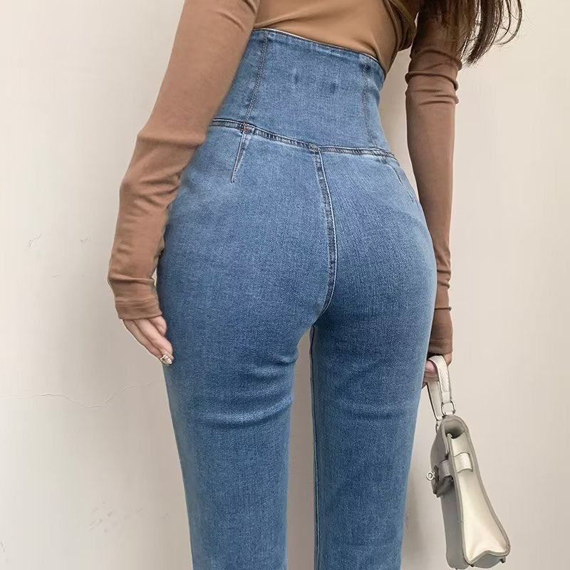 Högmidjade elastiska mikroutsvängda jeans