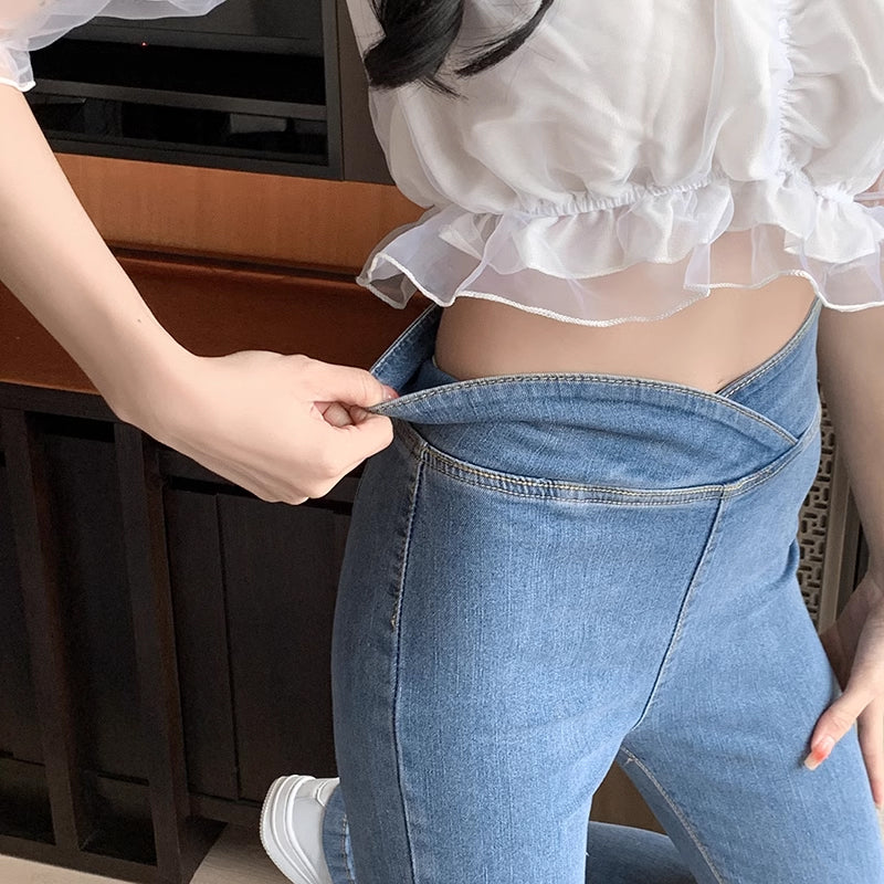 Högmidjade elastiska mikroutsvängda jeans