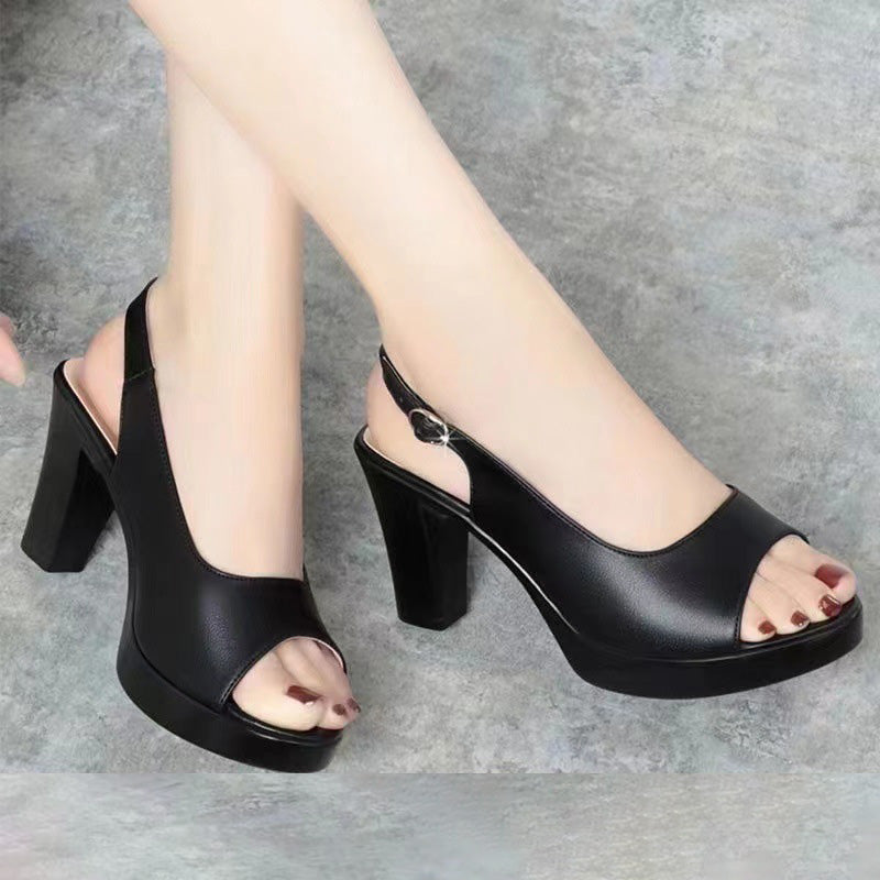 Peep-toe-sandaler med hög klack och spänne