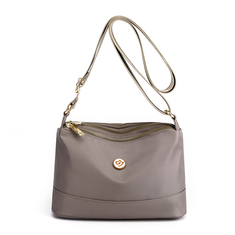 Minimalistisk axel- och crossbodyväska i nylon med stor kapacitet