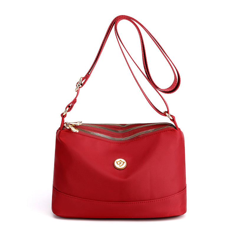 Minimalistisk axel- och crossbodyväska i nylon med stor kapacitet