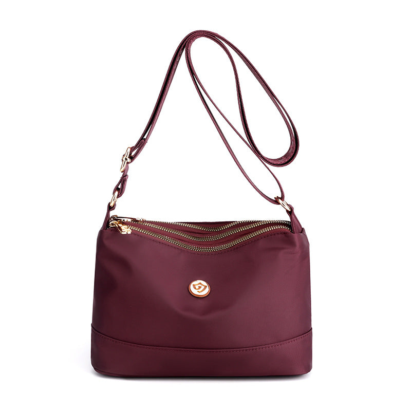 Minimalistisk axel- och crossbodyväska i nylon med stor kapacitet
