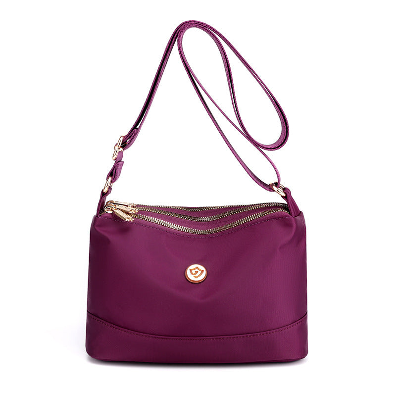 Minimalistisk axel- och crossbodyväska i nylon med stor kapacitet