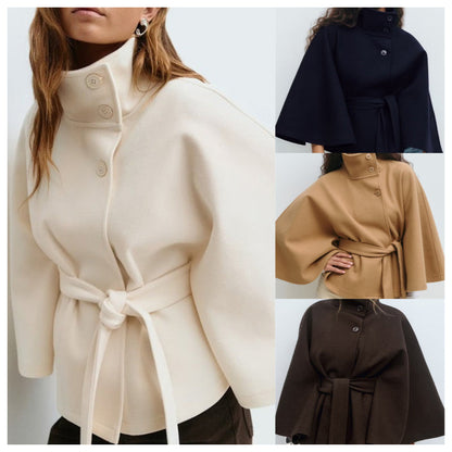🧥 60% RABATT! 🛡️ Damjacka i Cape-Stil – Ståkrage, Bälte & Elegant Siluett för Vardag och Fest ✨