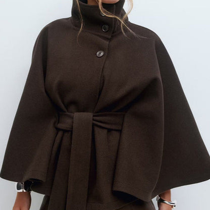 🧥 60% RABATT! 🛡️ Damjacka i Cape-Stil – Ståkrage, Bälte & Elegant Siluett för Vardag och Fest ✨