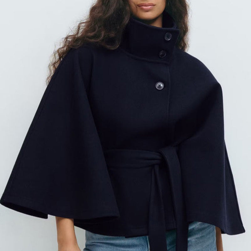 🧥 60% RABATT! 🛡️ Damjacka i Cape-Stil – Ståkrage, Bälte & Elegant Siluett för Vardag och Fest ✨