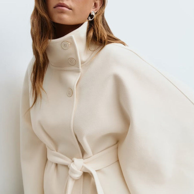 🧥 60% RABATT! 🛡️ Damjacka i Cape-Stil – Ståkrage, Bälte & Elegant Siluett för Vardag och Fest ✨