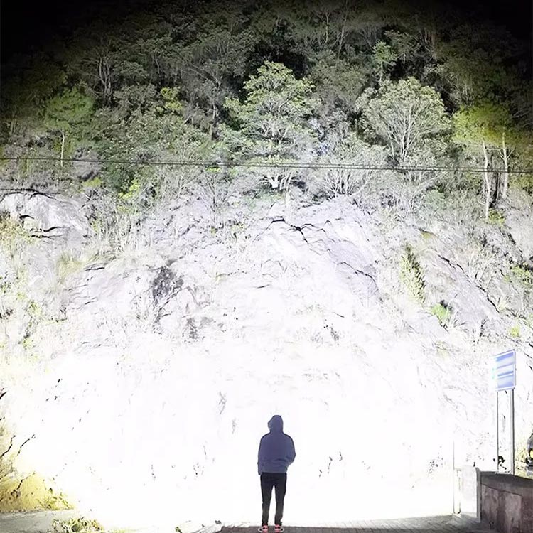 Superstark ljuszoombar ficklampa🔦