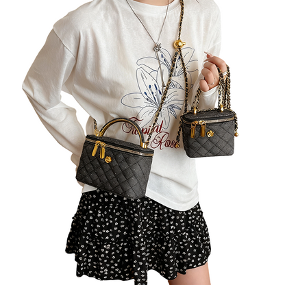 Quiltad crossbody-väska i denim med strass för kvinnor