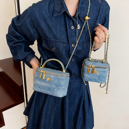 Quiltad crossbody-väska i denim med strass för kvinnor