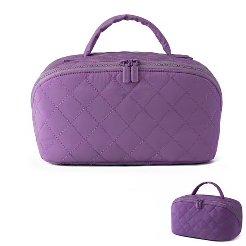 🔥 50 % RABATT! ✨ Sminkväskan med stor kapacitet – avtagbar ficka, elegant quiltat design, perfekt för resor 💄🧳