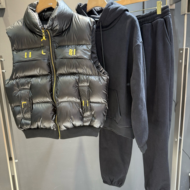 3-delat set med dunväst, huvtröja och joggingbyxor för damer