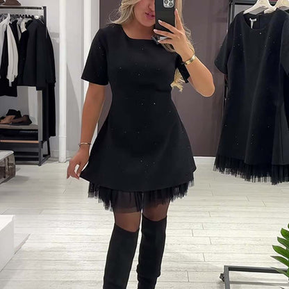 Kvinnors glittrande miniklänning med spetsar och korta ärmar | Elegant och glittrande