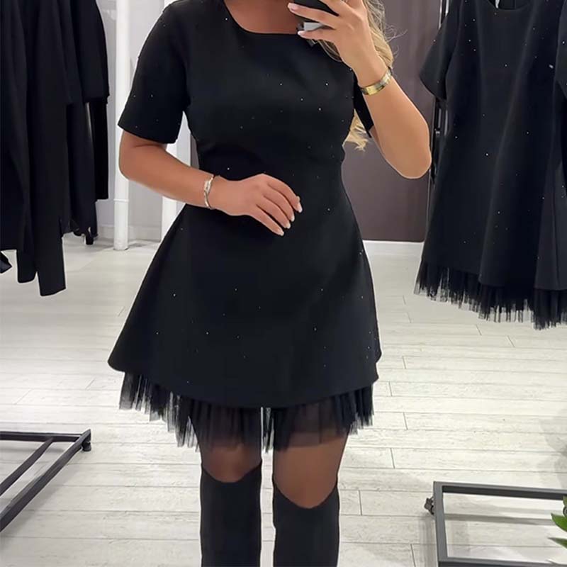 Kvinnors glittrande miniklänning med spetsar och korta ärmar | Elegant och glittrande