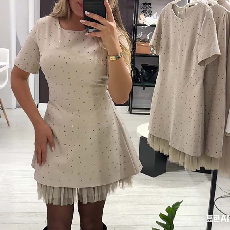 Kvinnors glittrande miniklänning med spetsar och korta ärmar | Elegant och glittrande