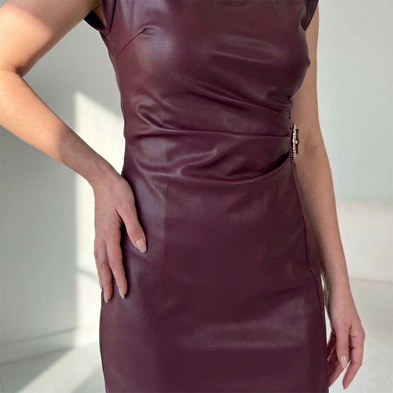 ⏳50 % RABATT NU! 👗💕Damklänning i rufsat konstläder, midilång🔥