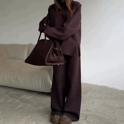 2-delat set med damtröja och byxor med vida ben