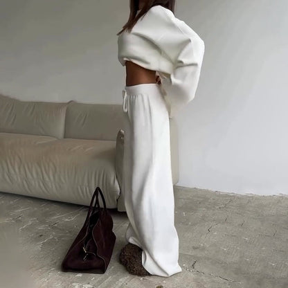 2-delat set med damtröja och byxor med vida ben